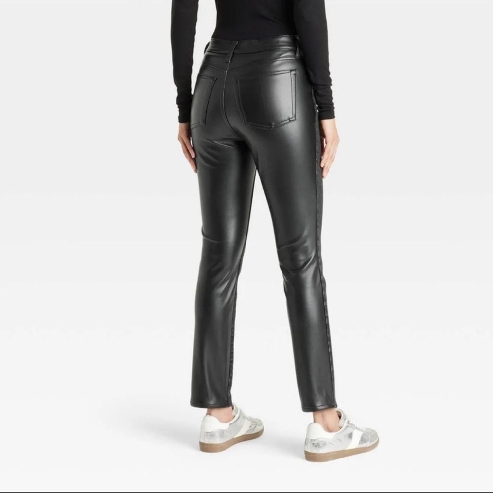 Universal Thread Target Mid Rise 80s Slim Two Tone Black Jeans Faux Leather 2R - Picture 3 of 6